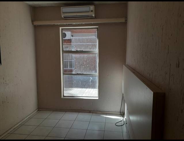 2 BEDROOM PROPERTY TO RENT IN KEMPTON PARK CENTRAL